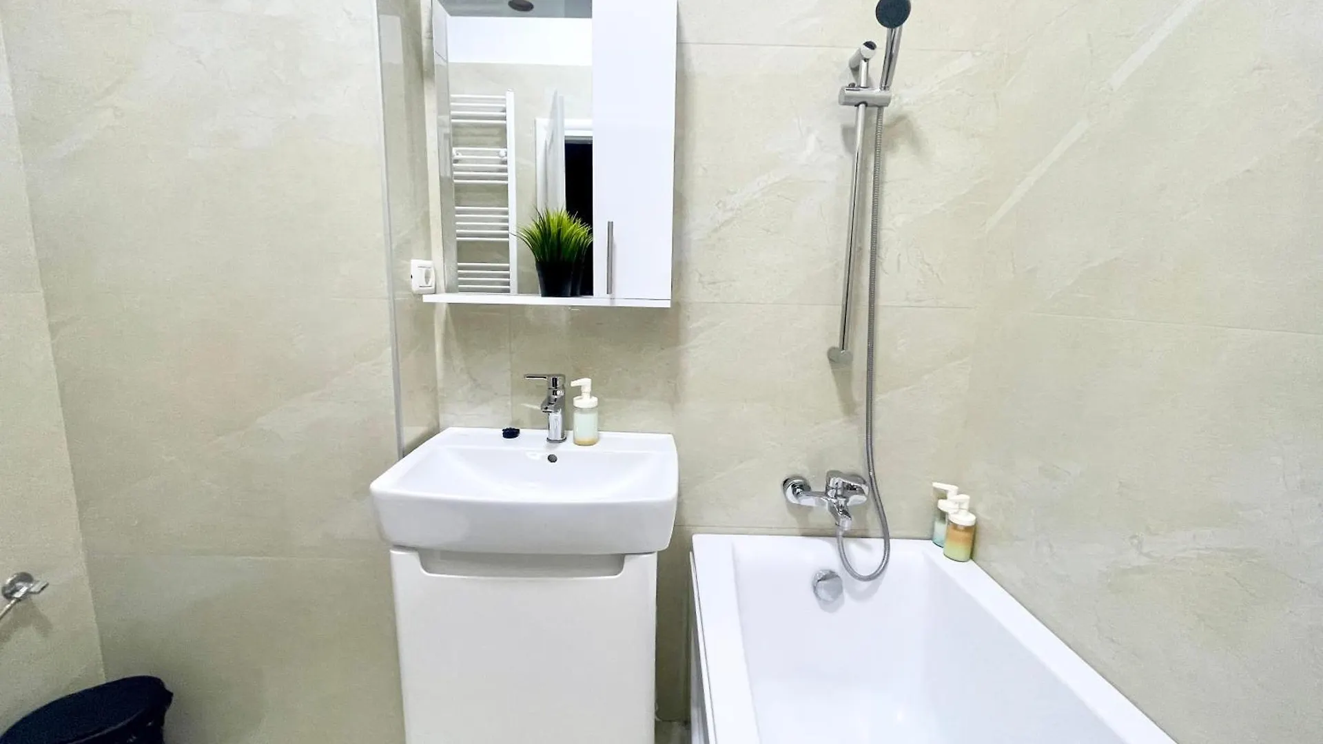 Central Adress Dd14 Bucharest Apartment
